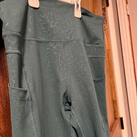 Zyia dark teal floral 6-8 - Picture 4 of 8